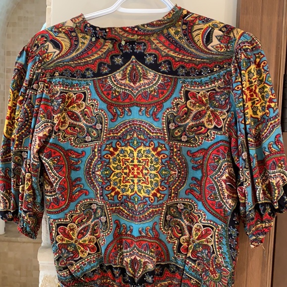 Gorgeous rayon fabric with stunning pattern - Picture 6 of 6